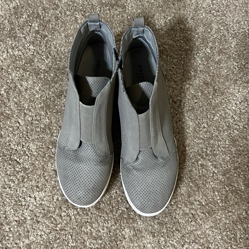Arizona Women’s Gray Platform Shoes Style “Lucy” in Size 8.5